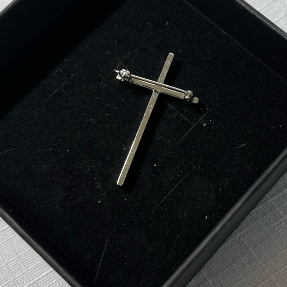 Vintage Silver-tone Cross Brooch. - Picture 2 of 3